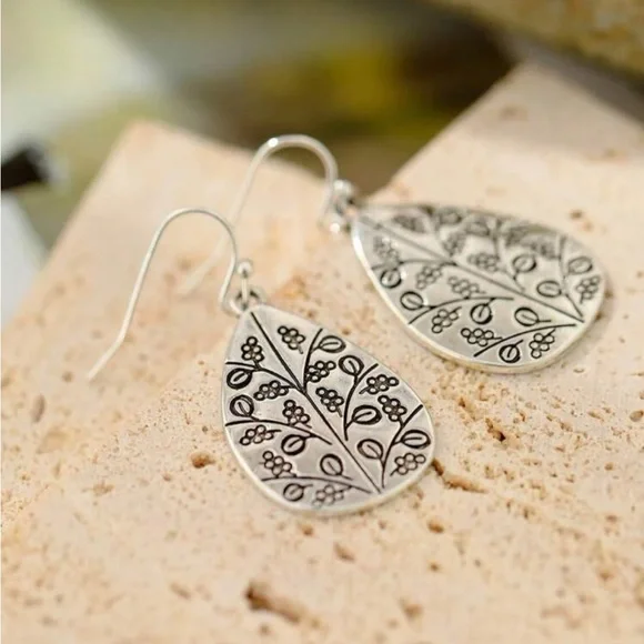 Silver Leaf Vine Teardrop Earrings NWOT dangle - Picture 1 of 4